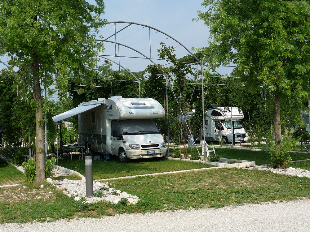 © Agricamper Italia: Host N. 4539